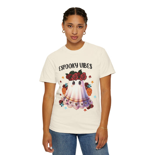 Short sleeve "ESPOOKY VIBES" comfort color t-shirt.